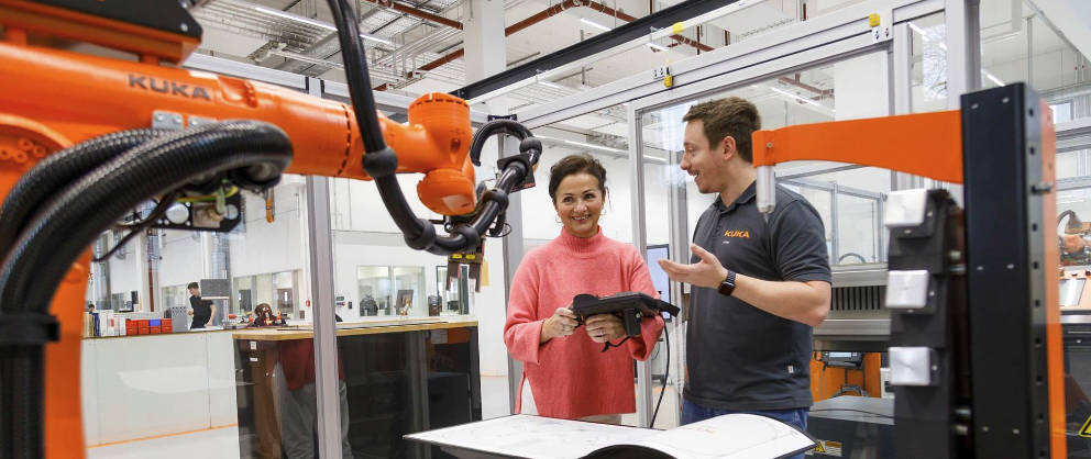 KUKA CEE GmbH Firmenbanner